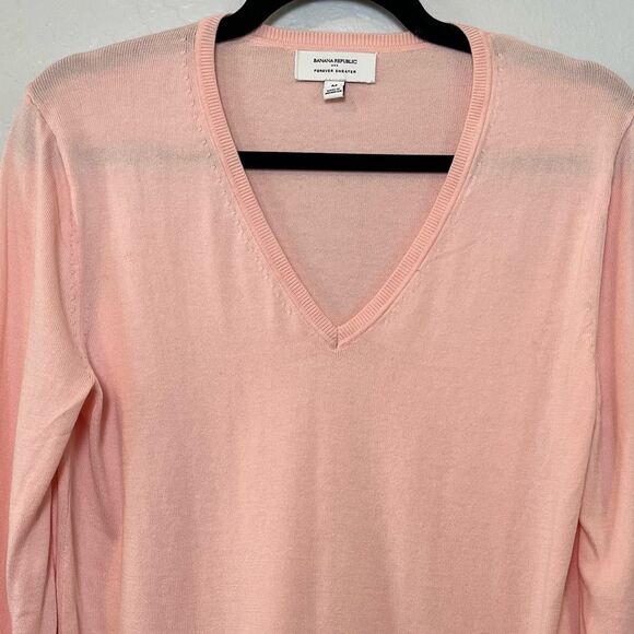 Banana Republic Women’s Forever Sweater Lightweight Soft Pink V-Neck Size M - Picture 1 of 7
